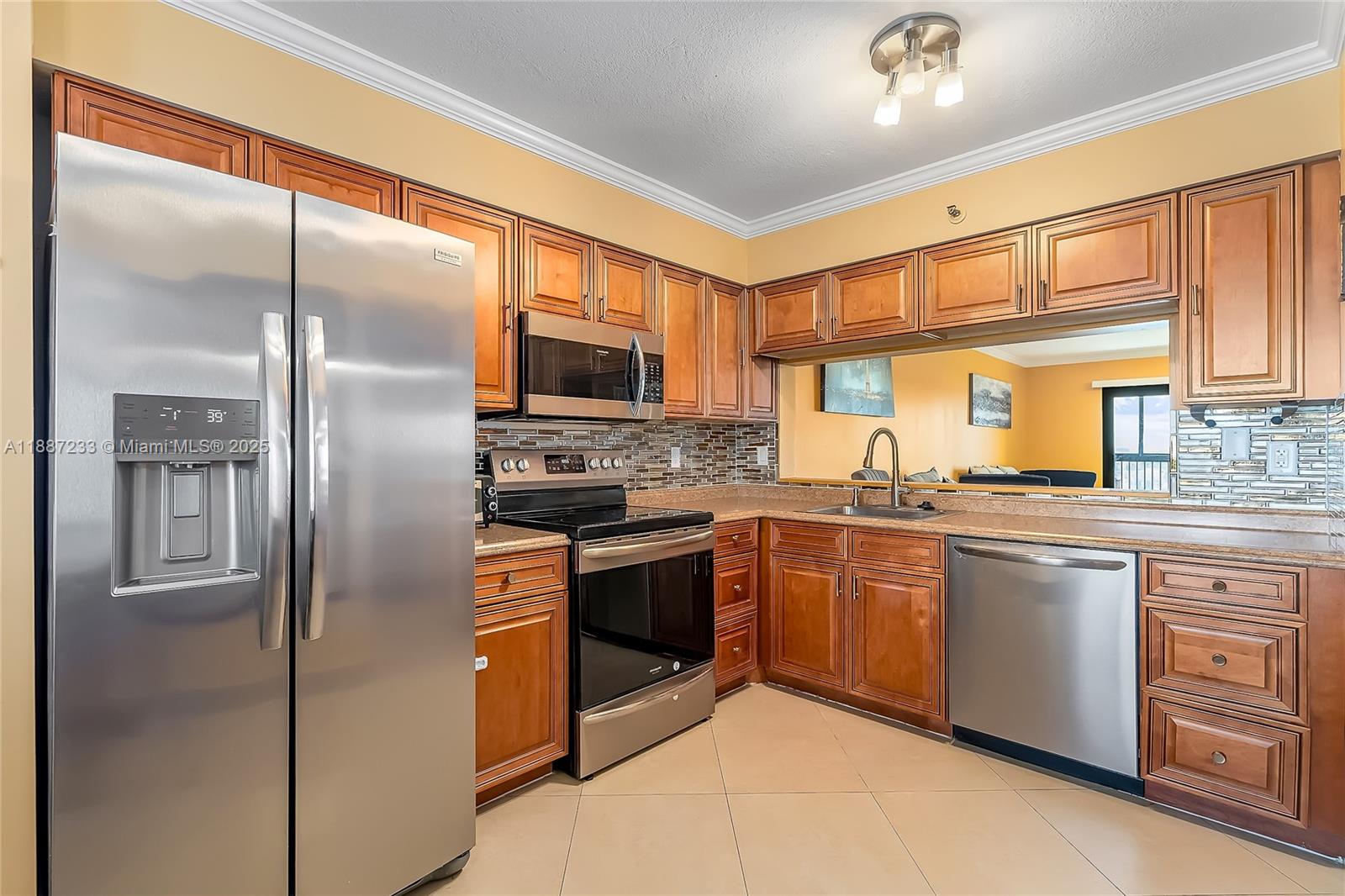 2200 S Cypress Bend Dr # 804, Pompano Beach FL 33069