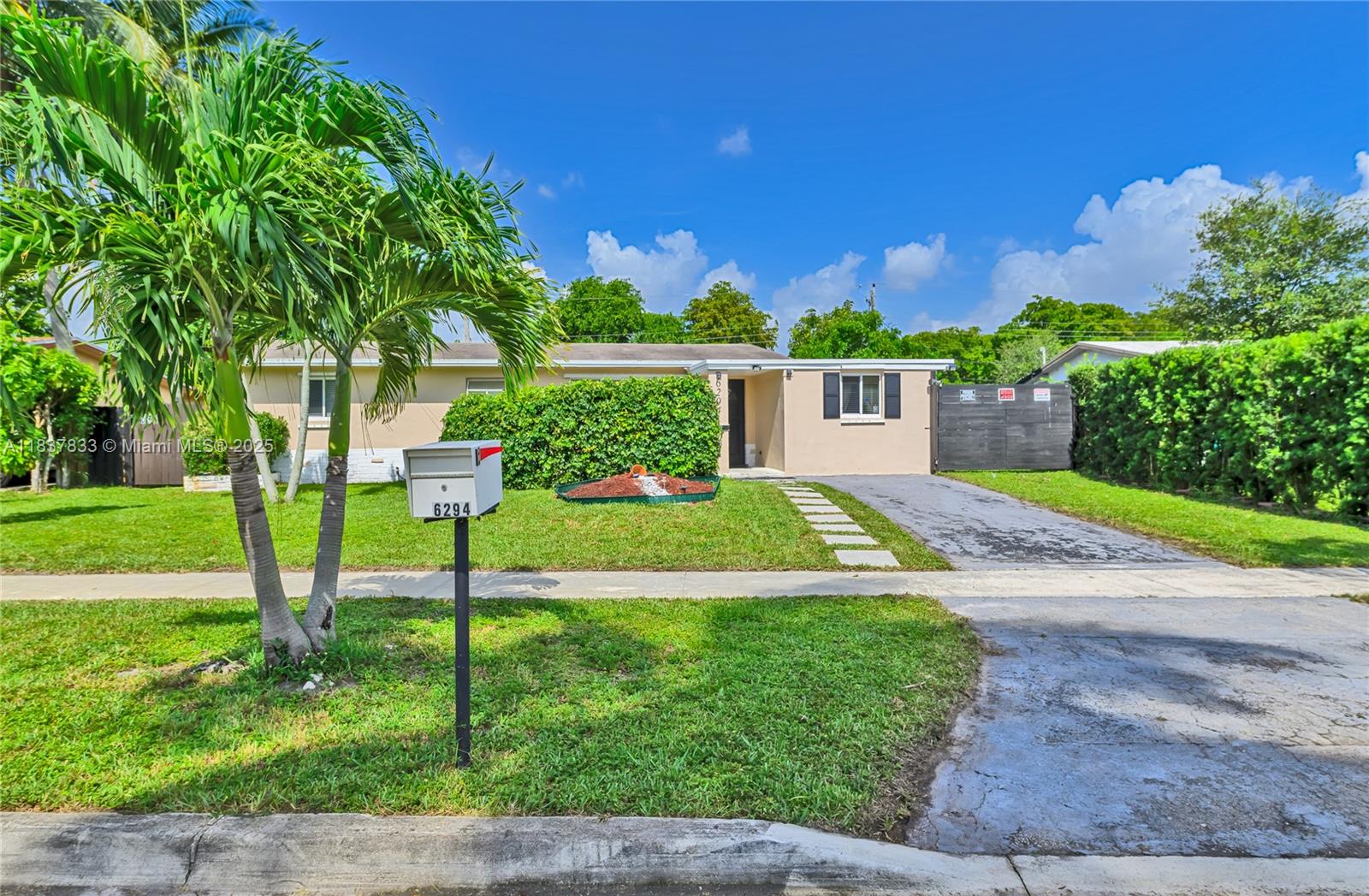 6294 NW 17th St, Margate FL 33063
