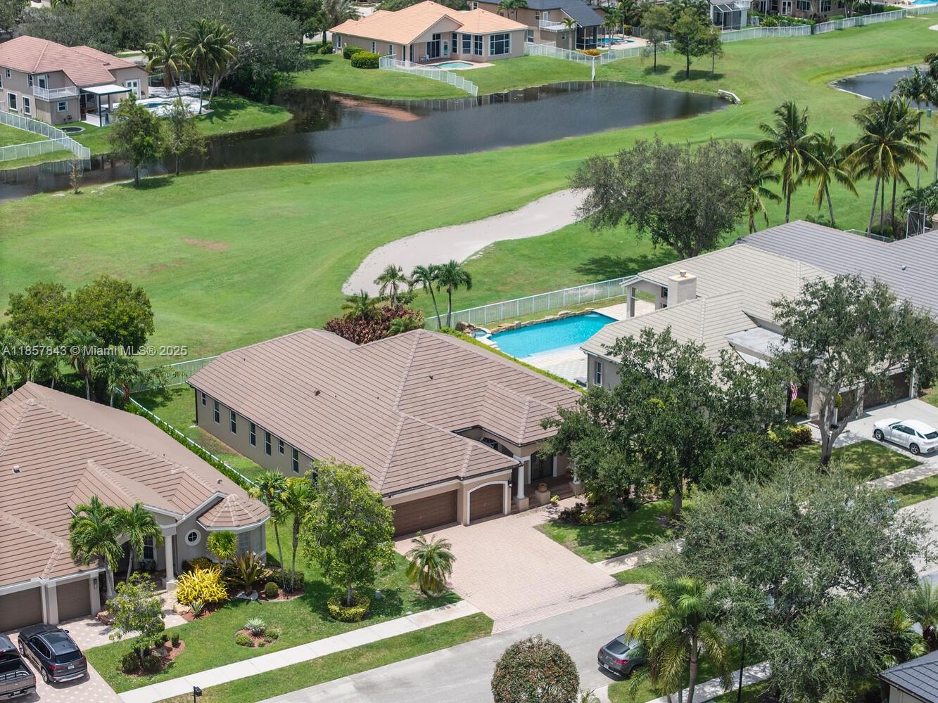 3981 E Lake Estates Dr, Davie FL 33328