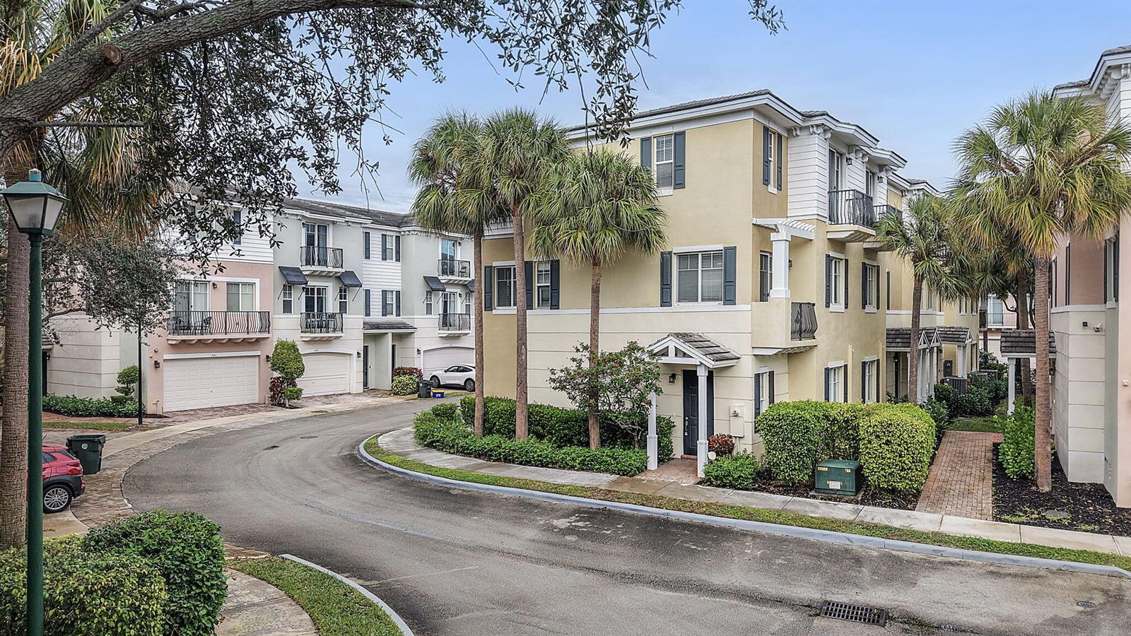 560 NW 39th Circle # 560, Boca Raton FL 33431