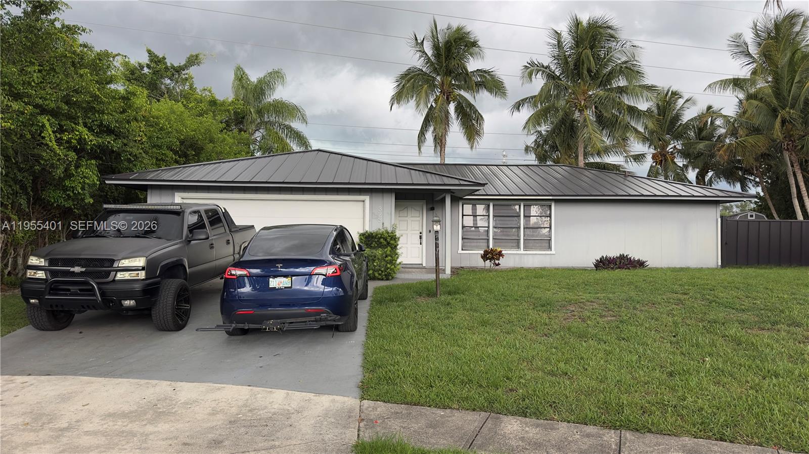 323 W Canterbury Dr W, Riviera Beach FL 33407