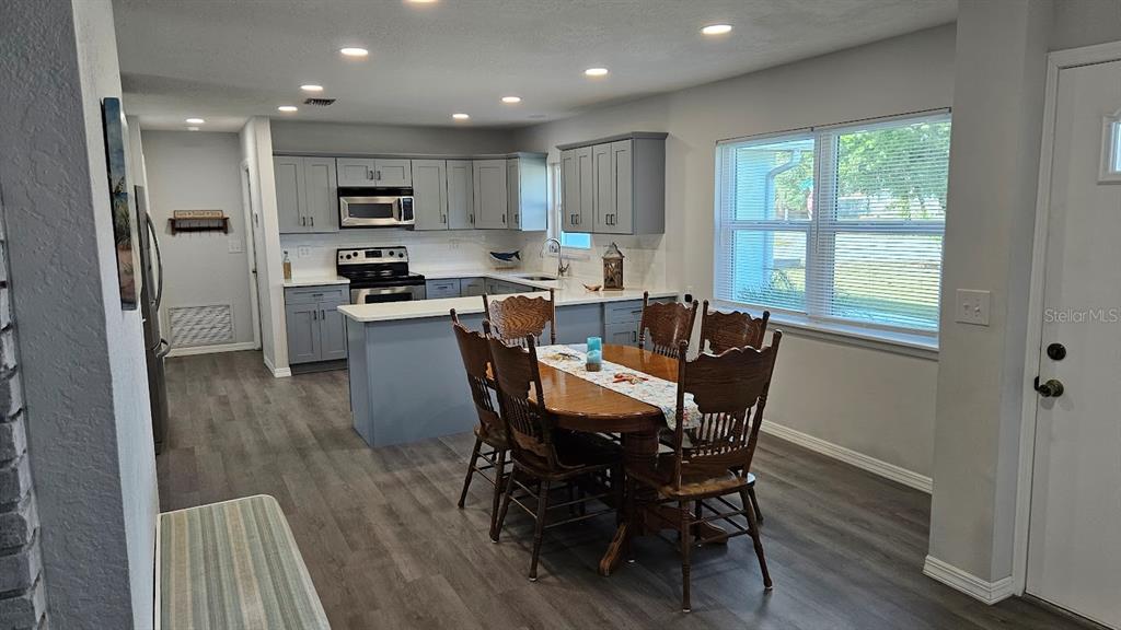 2101 ARROWHEAD AVENUE, DELTONA, FL — photo 4 of 27