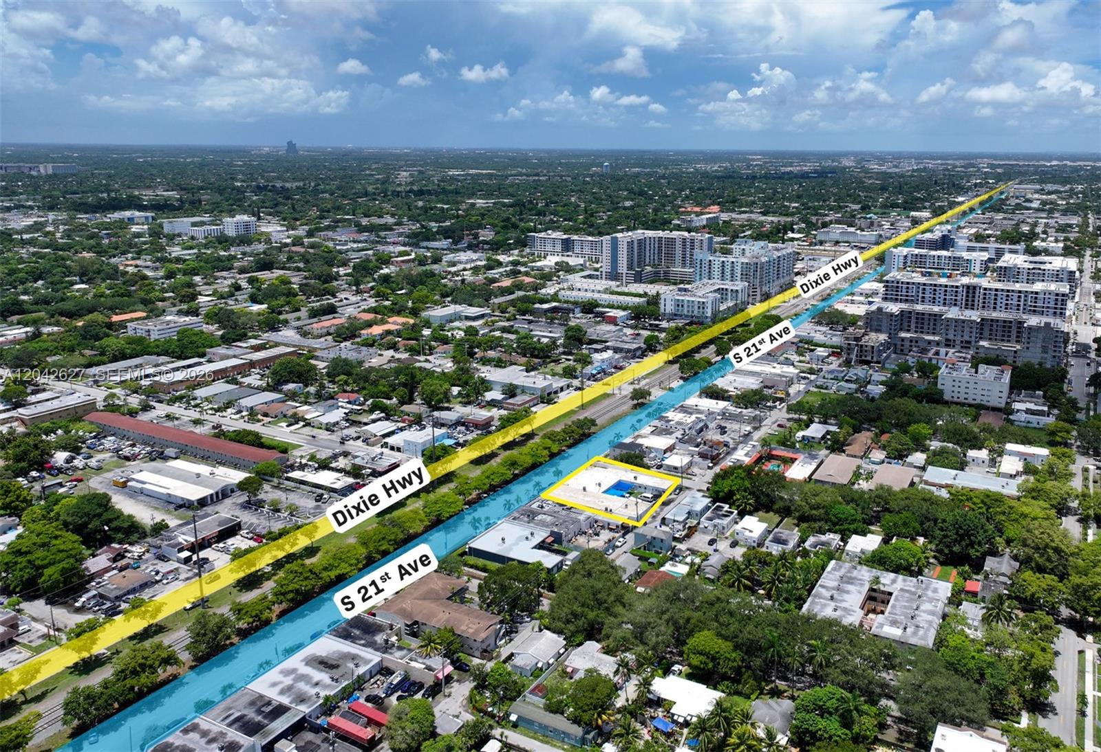 This aerial view shows a commercial property highlighted in yellow along a major roadway — 601 N 21st Ave, Hollywood FL 33020, HOLLYWOOD, FL