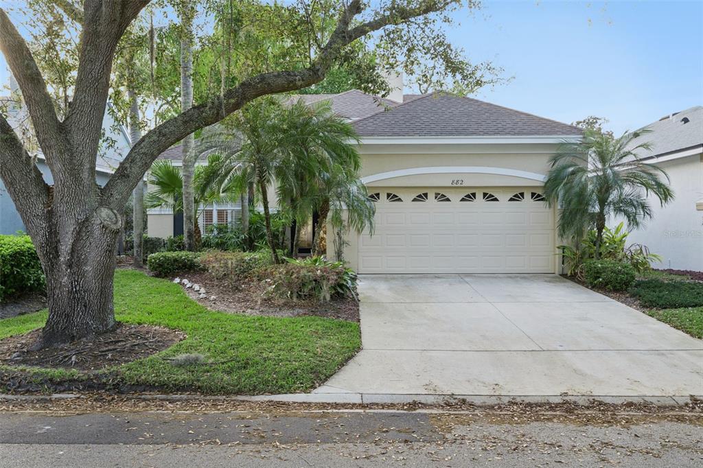 882 LAKEWORTH CIRCLE