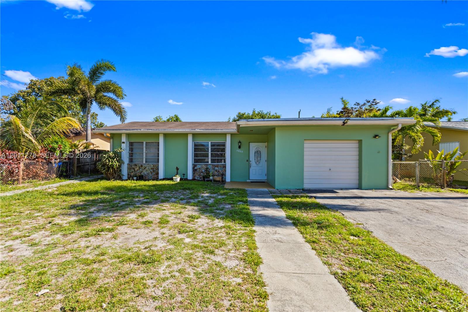 6880 Scott St, Hollywood FL 33024