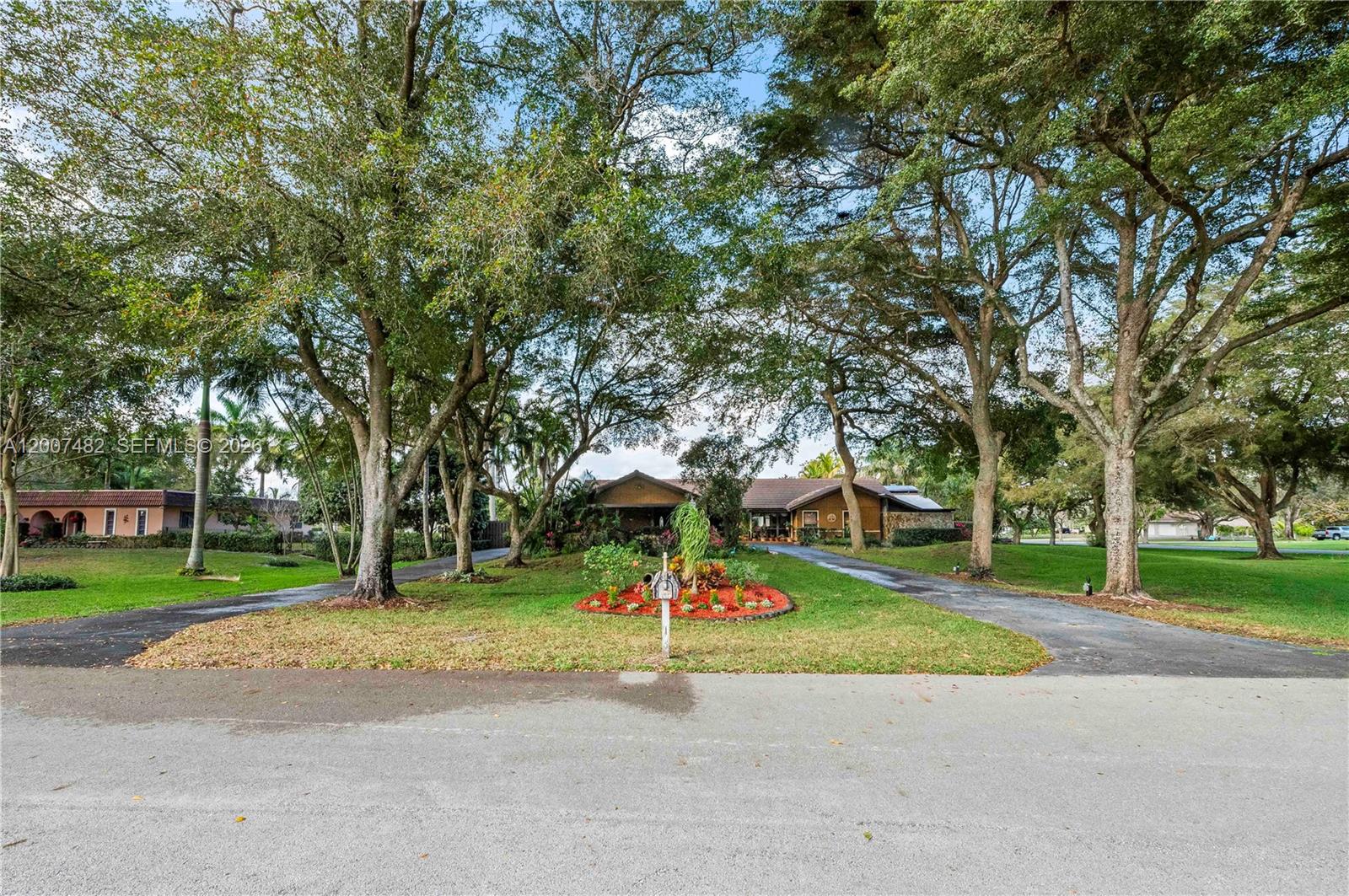 10651 SW 27th St, Davie FL 33328