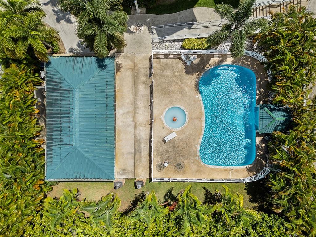 An aerial view shows a swimming pool, a circular hot tub, and a covered patio area — 37 COND ATRIUM PARK REGINA MEDINA Apt 408C, GUAYNABO, PR