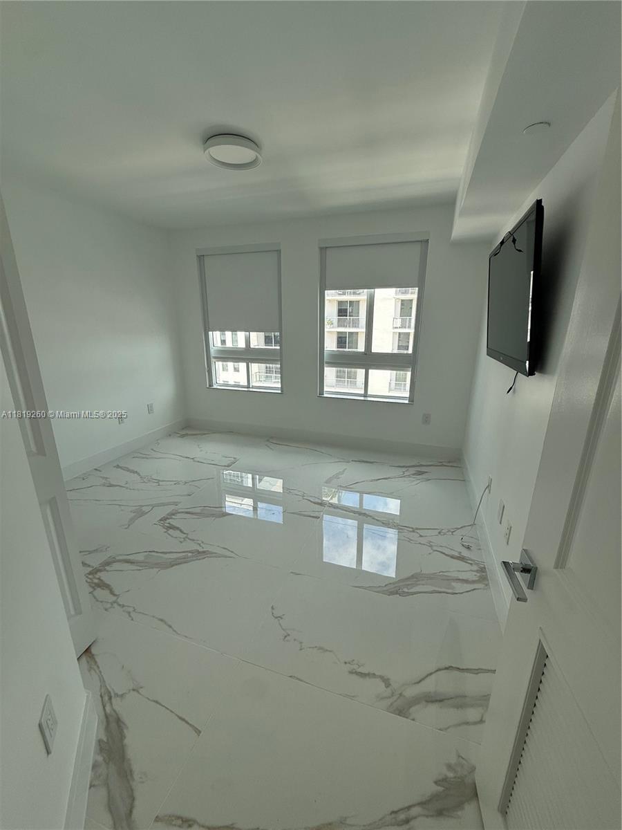 7350 SW 89th St # 2011S, Miami FL 33156