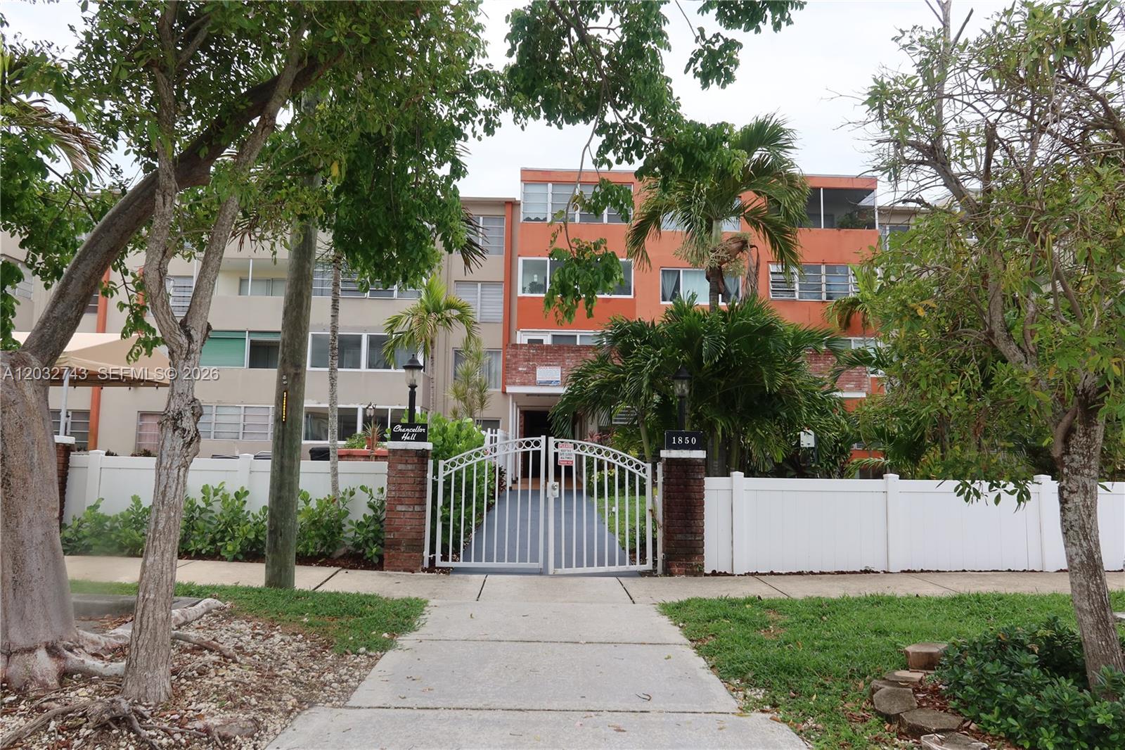 1850 NE 169th St # 312, North Miami Beach FL 33162