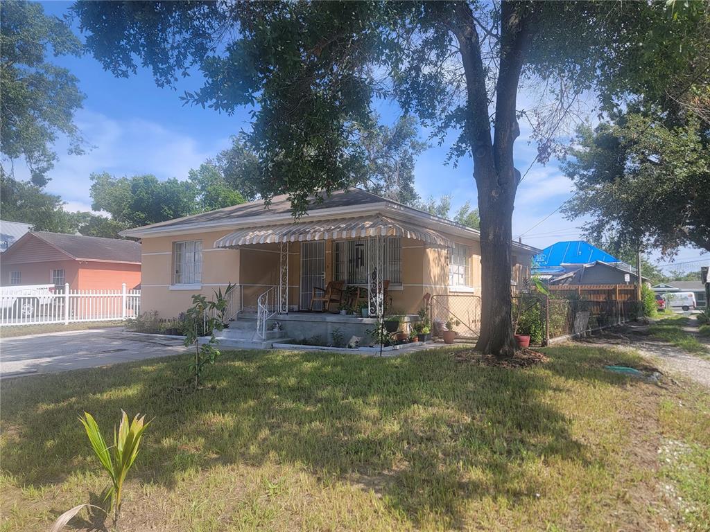 2105 W SAINT JOSEPH STREET