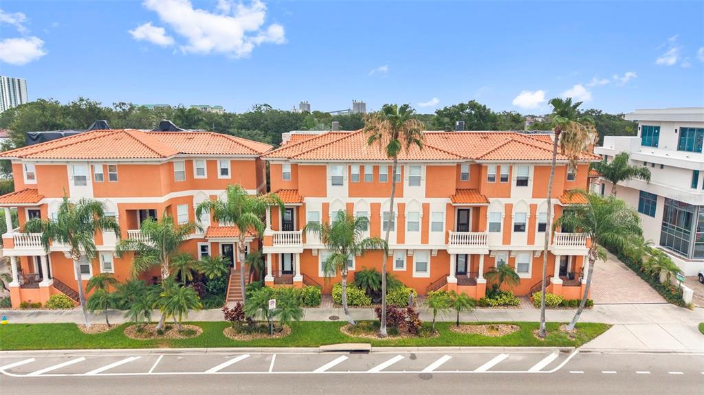 905 VILLA VENICIA WAY