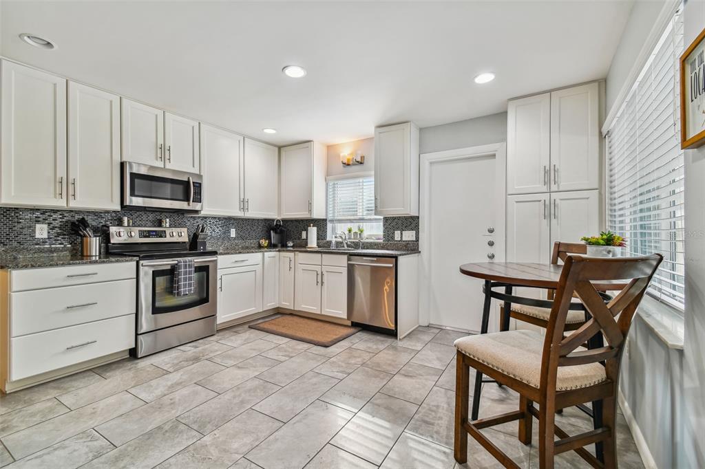 1523 BAYSHORE BOULEVARD UNIT 6, DUNEDIN, FL — photo 3 of 30