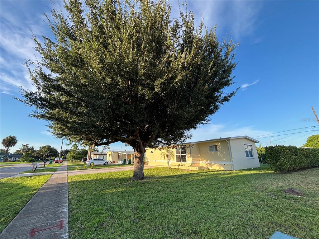 2472 PICNIC STREET, PORT CHARLOTTE, FL — photo 4 of 29