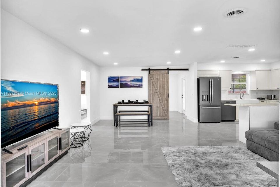 2112 N 14th ter, Hollywood FL 33020