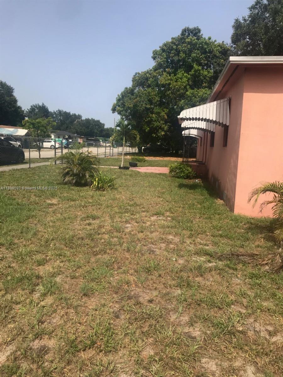 MIAMI, FL — photo 3 of 9