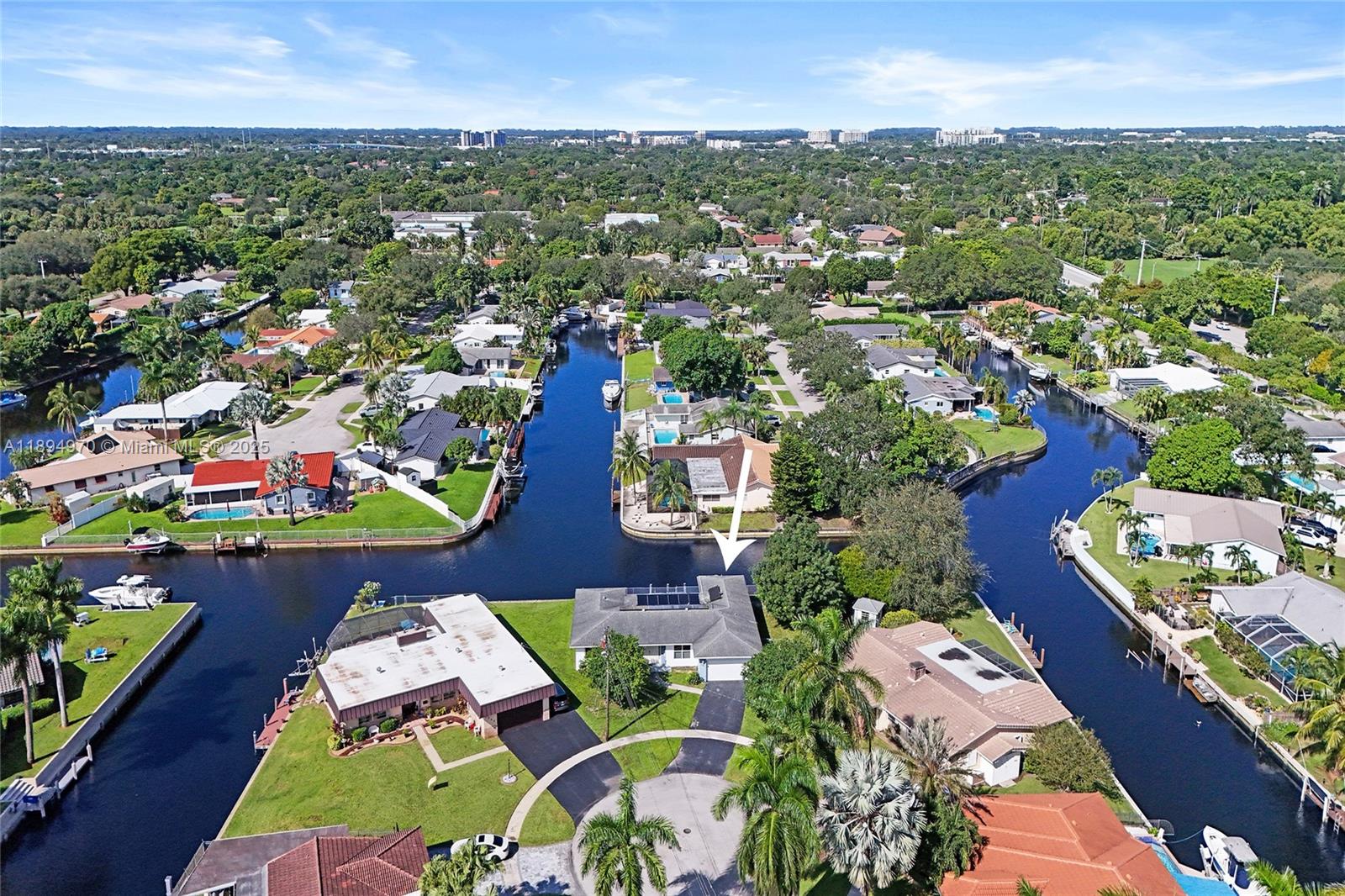 6091 SW 14th St, Plantation FL 33317