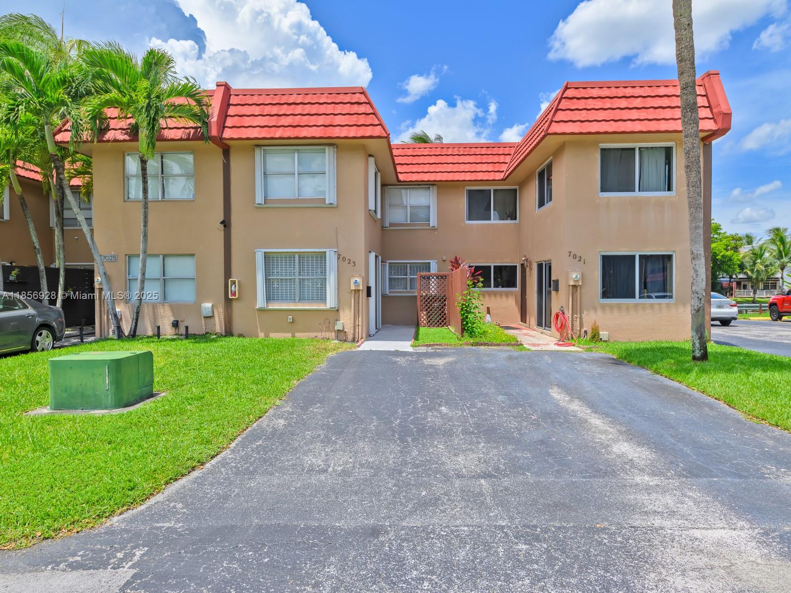 7023 NW 169th St # 7023, Hialeah FL 33015