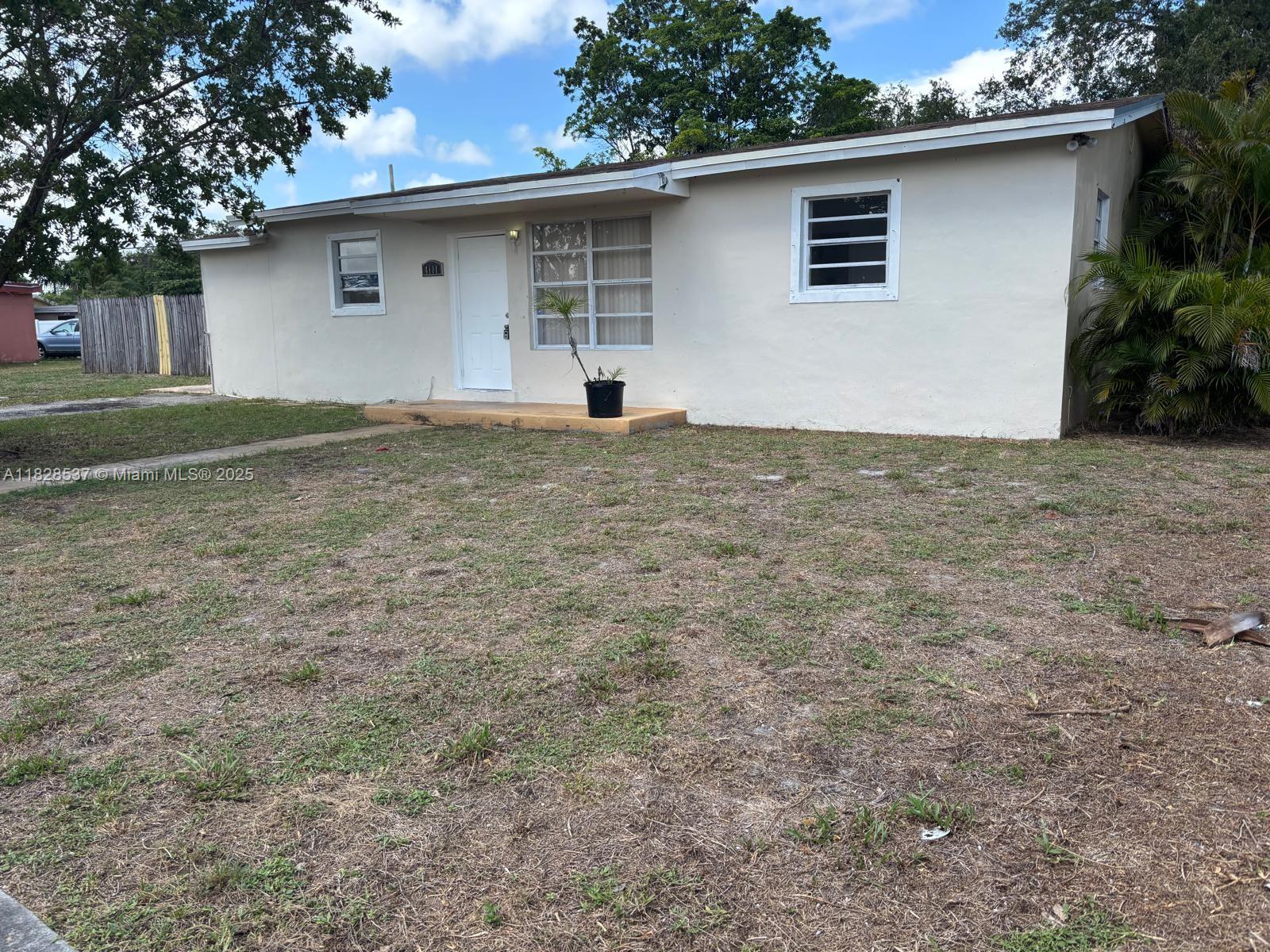 4101 SW 32nd Dr, West Park FL 33023