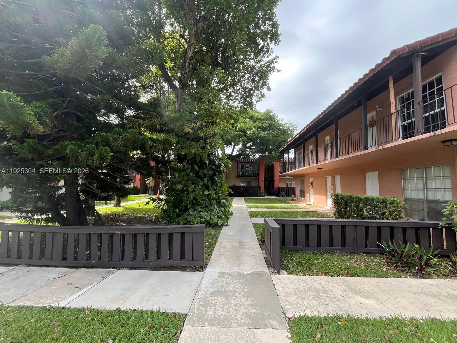 10788 N Kendall Dr # D24, Miami FL 33176