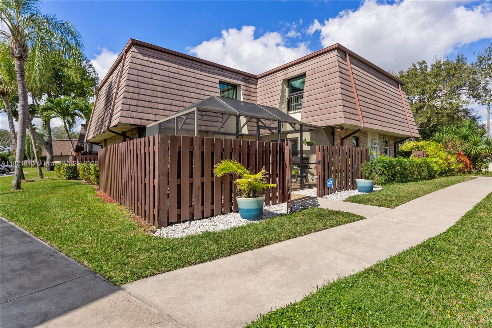 2571 NW 99th Ave, Coral Springs FL 33065