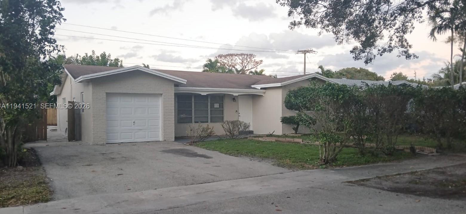 6841 Liberty St, Hollywood FL 33024