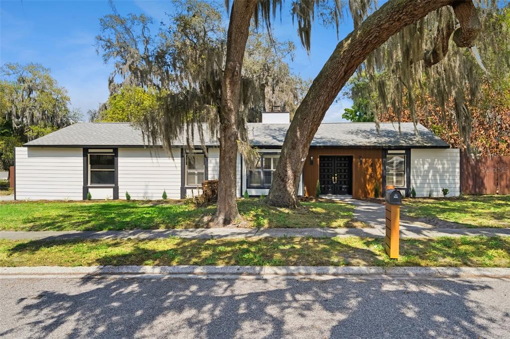 418 E LAKESHORE DRIVE