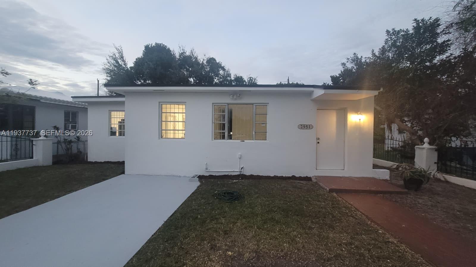 2951 NW 49th St, Miami FL 33142