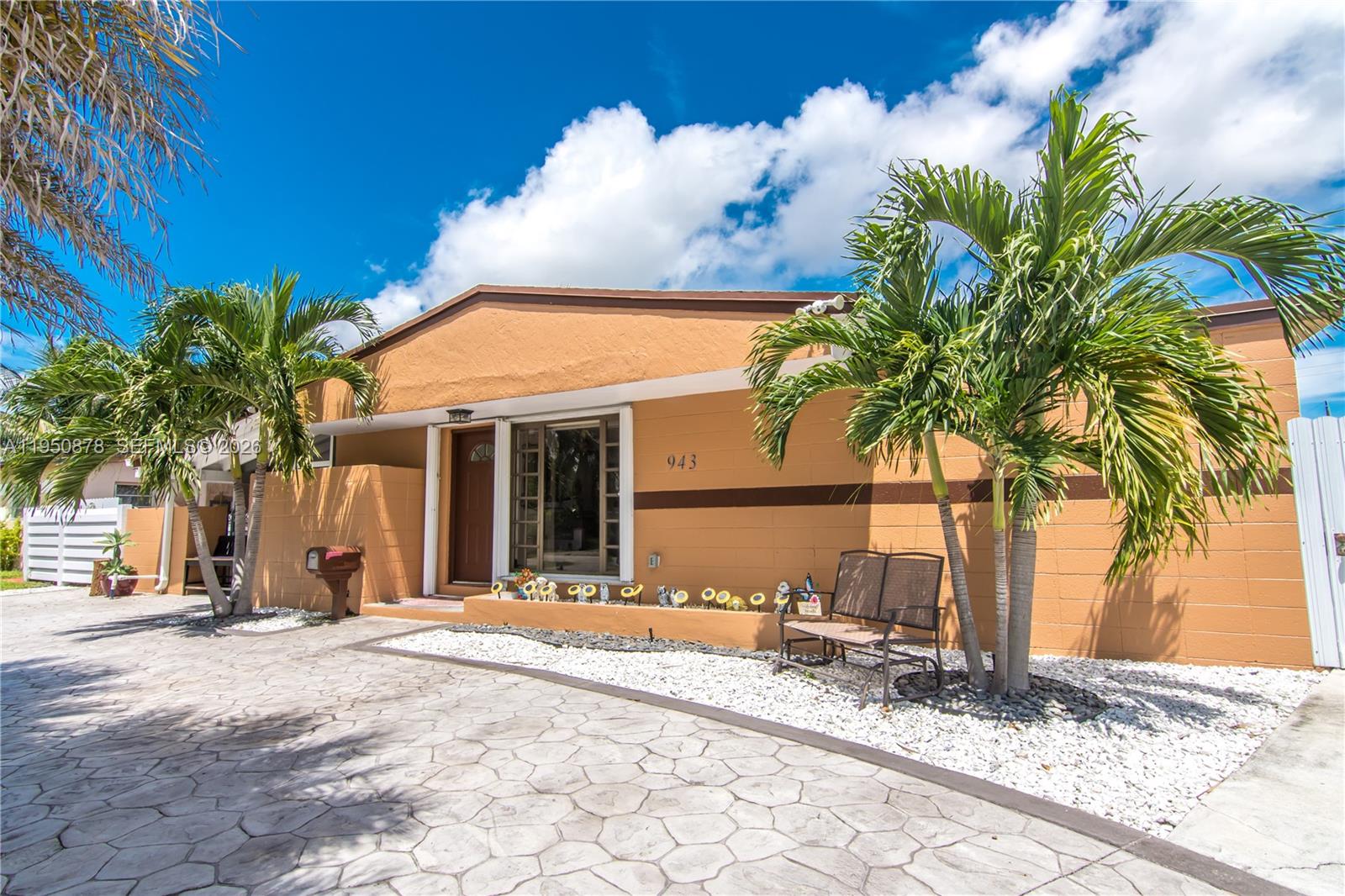 943 W 64th Pl, Hialeah FL 33012