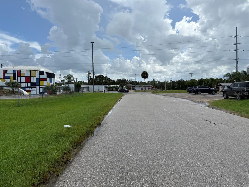 1ST STREET NE, RUSKIN, FL — photo 4 of 5