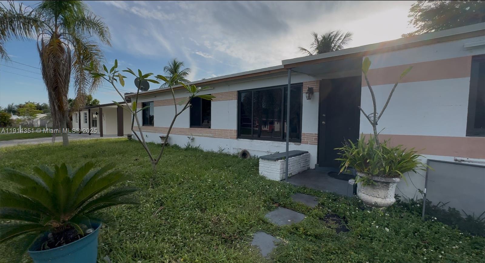 2401 SW 50th Ter, Fort Lauderdale FL 33317