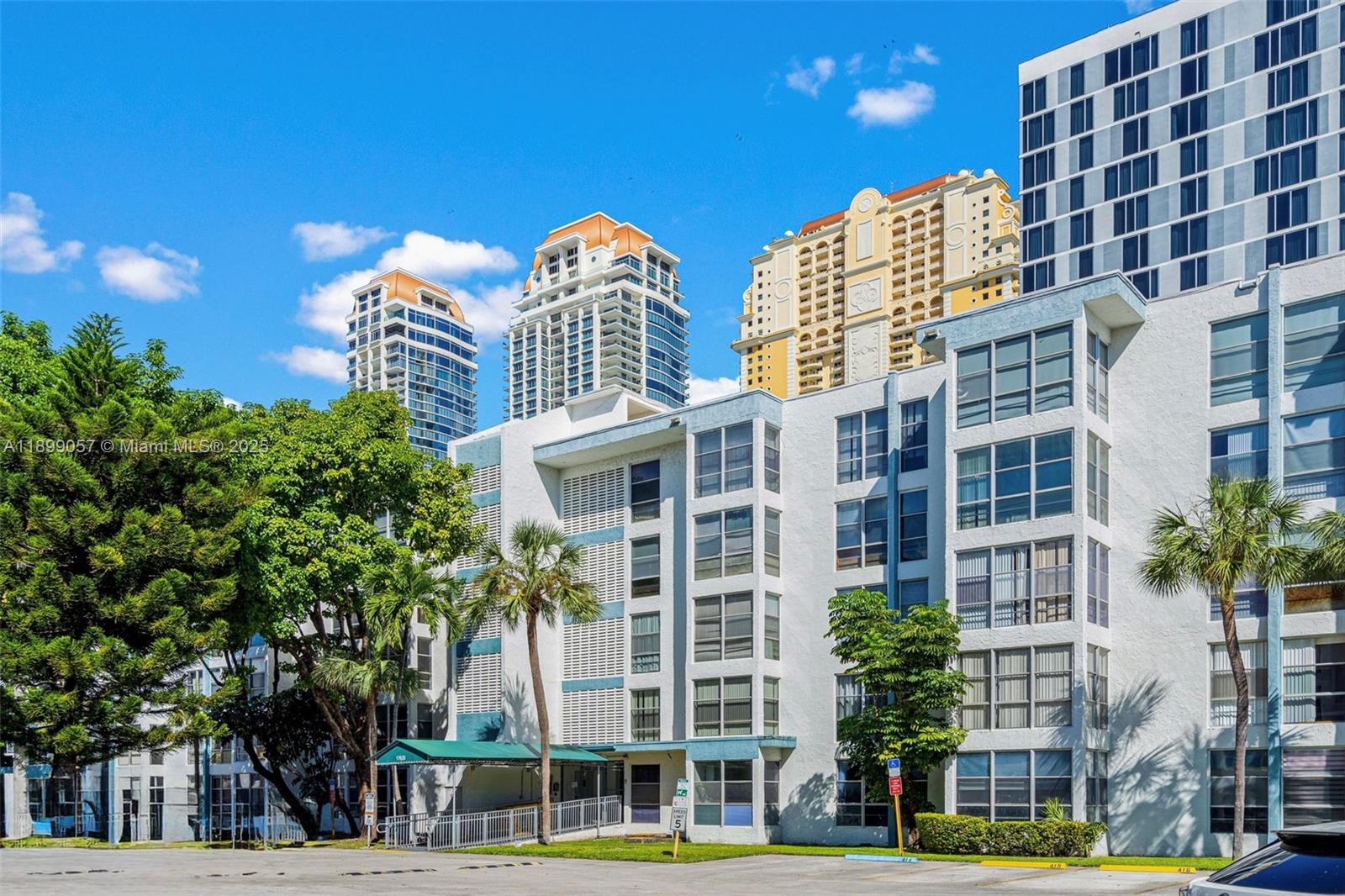 17620 Atlantic Blvd # 316, Sunny Isles Beach FL 33160