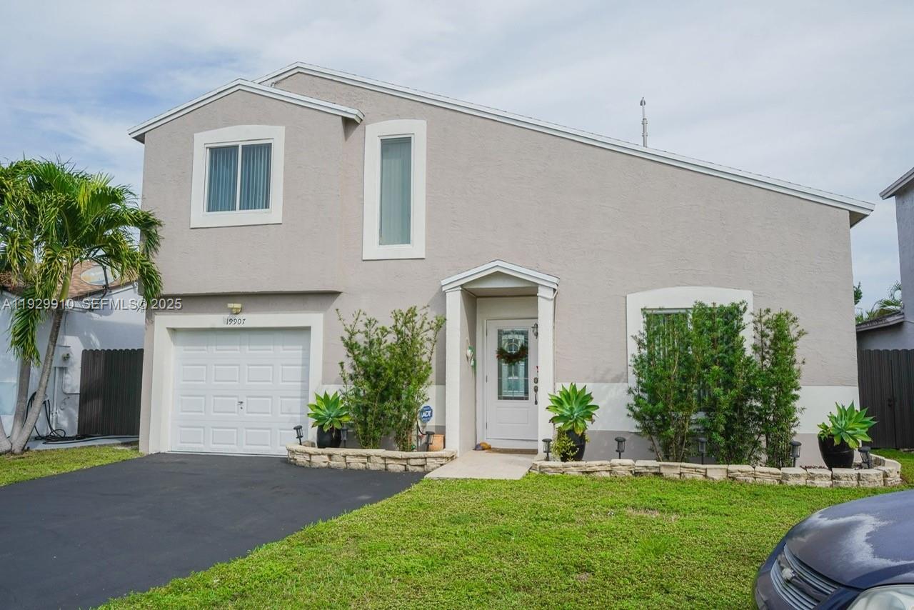 19907 NW 67th Ct, Hialeah FL 33015