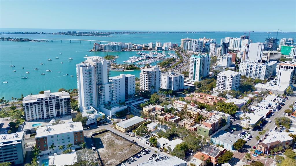 1516 OAK STREET, SARASOTA, FL — photo 2 of 30