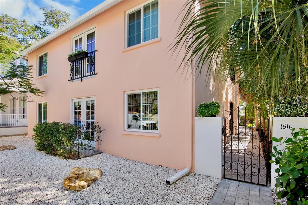 1516 OAK STREET, SARASOTA, FL — photo 3 of 30