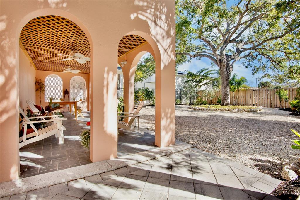 1516 OAK STREET, SARASOTA, FL — photo 4 of 30