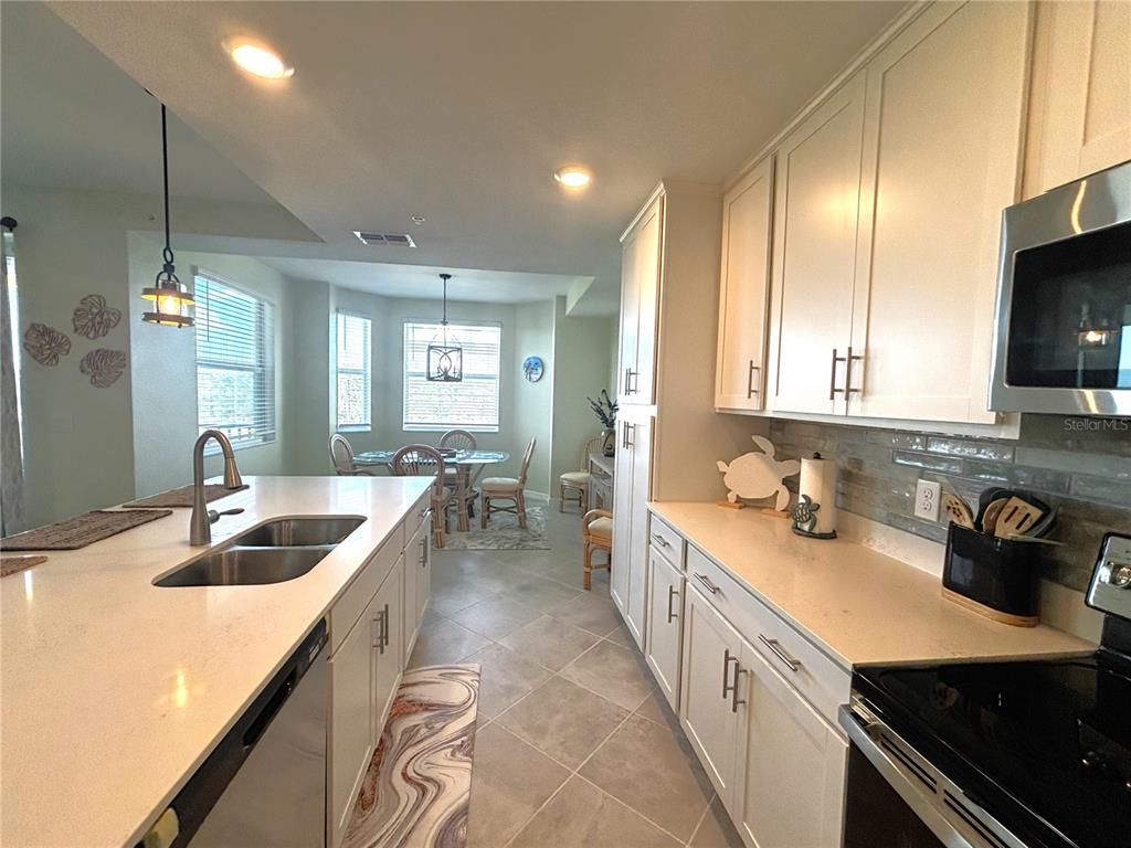 12240 WELLEN GOLF ST. UNIT 302, VENICE, FL — photo 4 of 30