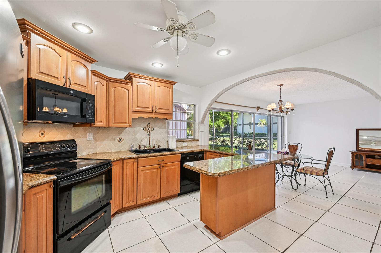 7 N Greenway Village N # 111, Royal Palm Beach FL 33411