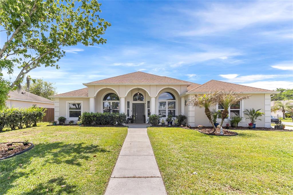 A screened-in patio features a swimming pool, a built-in bar, and a large blue star — 3245 COUNTRYSIDE VIEW DRIVE, ST CLOUD, FL