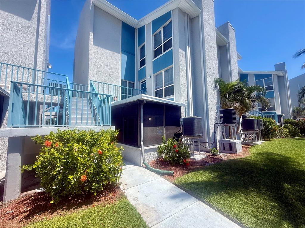 179 MEDALLION BLVD UNIT C, MADEIRA BEACH, FL — photo 2 of 30