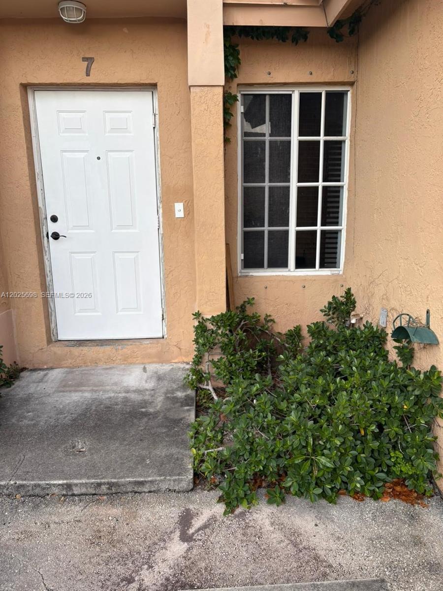 117 SE 3rd Ave # 7, Hallandale Beach FL 33009