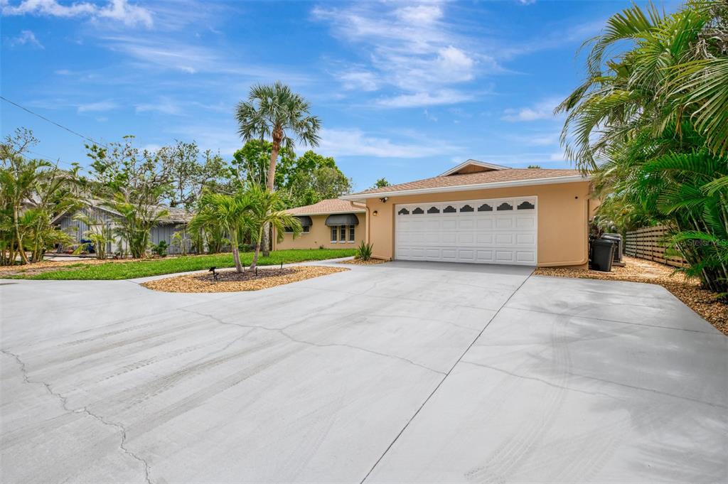 4946 COMMONWEALTH DRIVE, SARASOTA, FL — photo 3 of 30