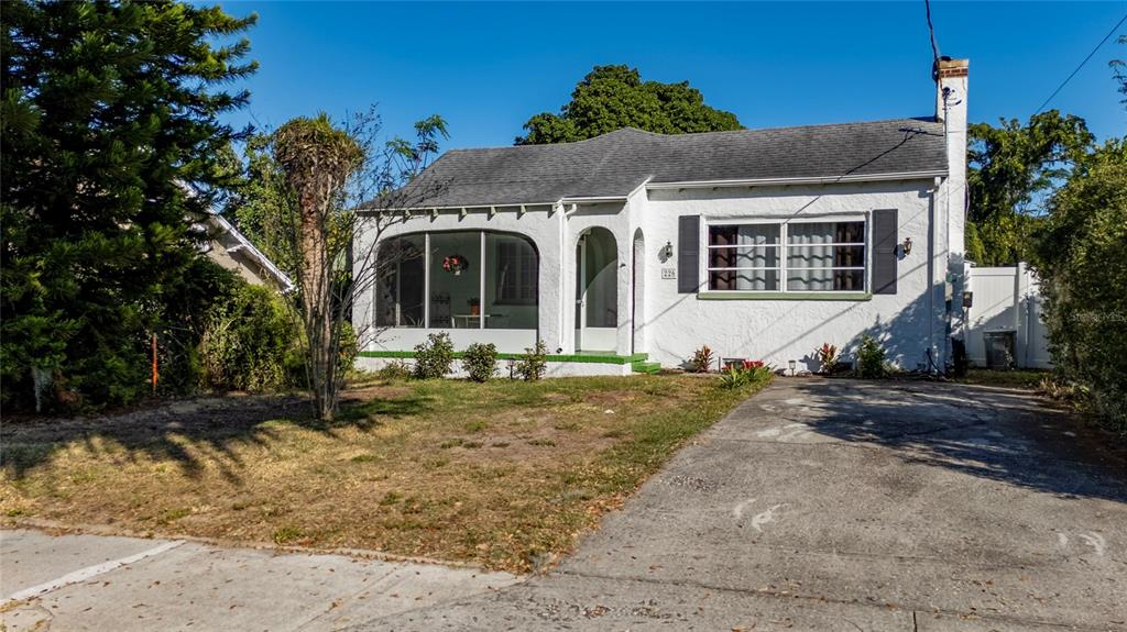 226 4TH STREET NE