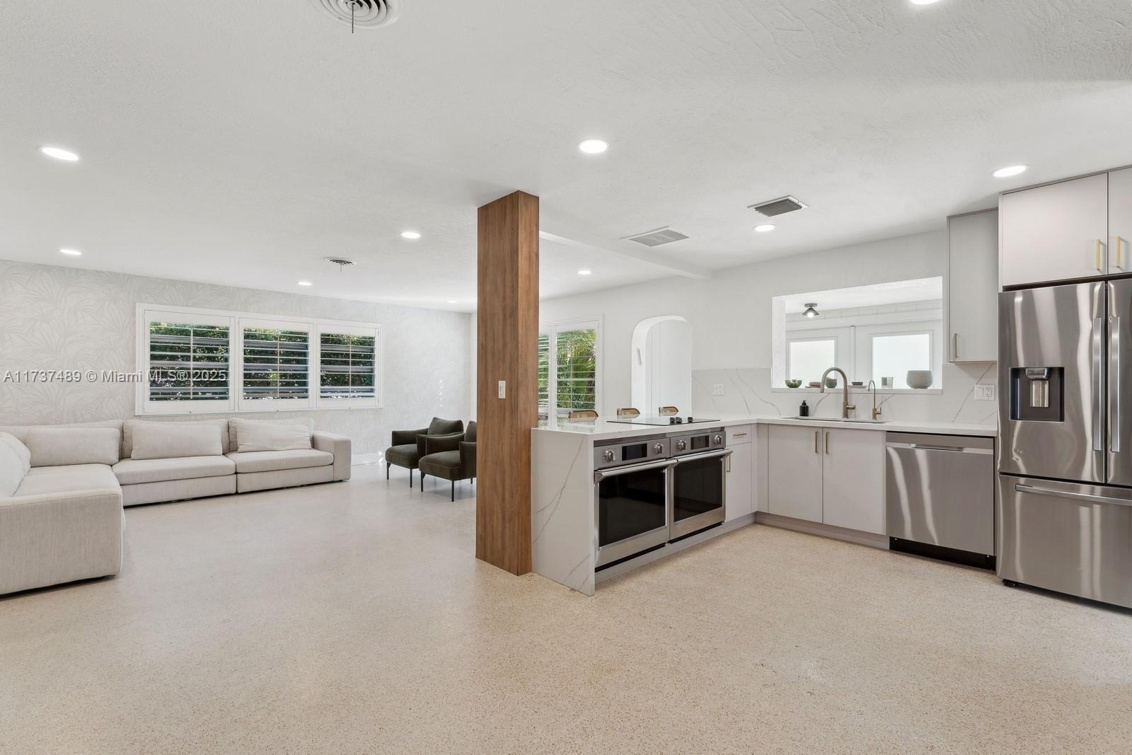 951 Buchanan St, Hollywood FL 33019
