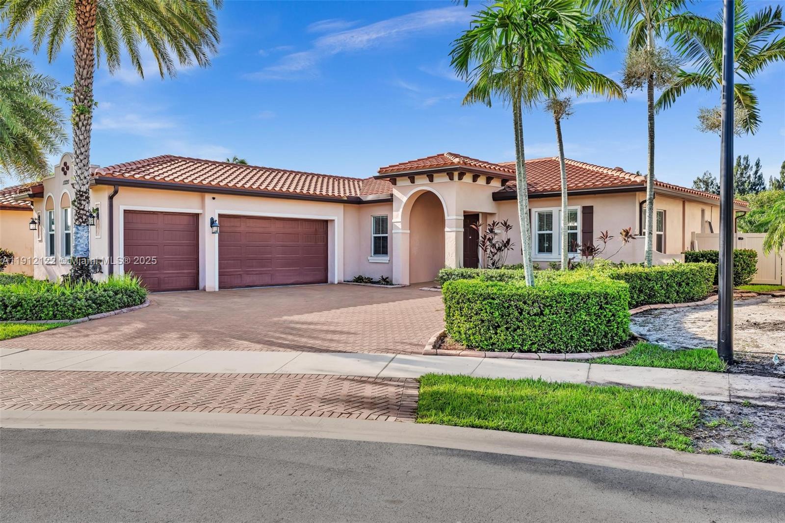 13220 SW 13th St, Davie FL 33325