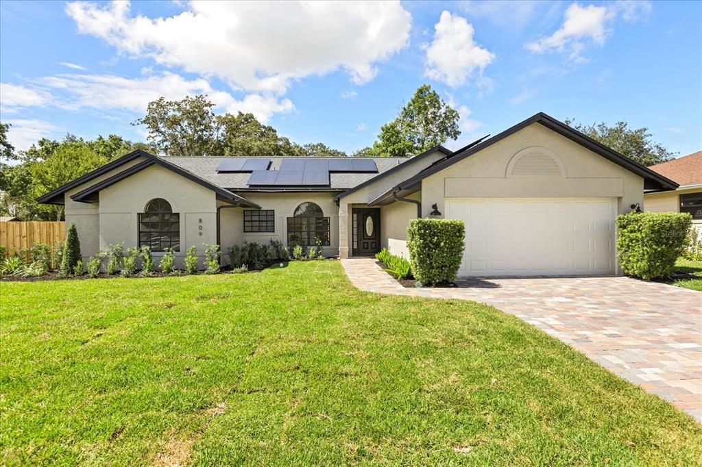 809 BURR OAK DRIVE