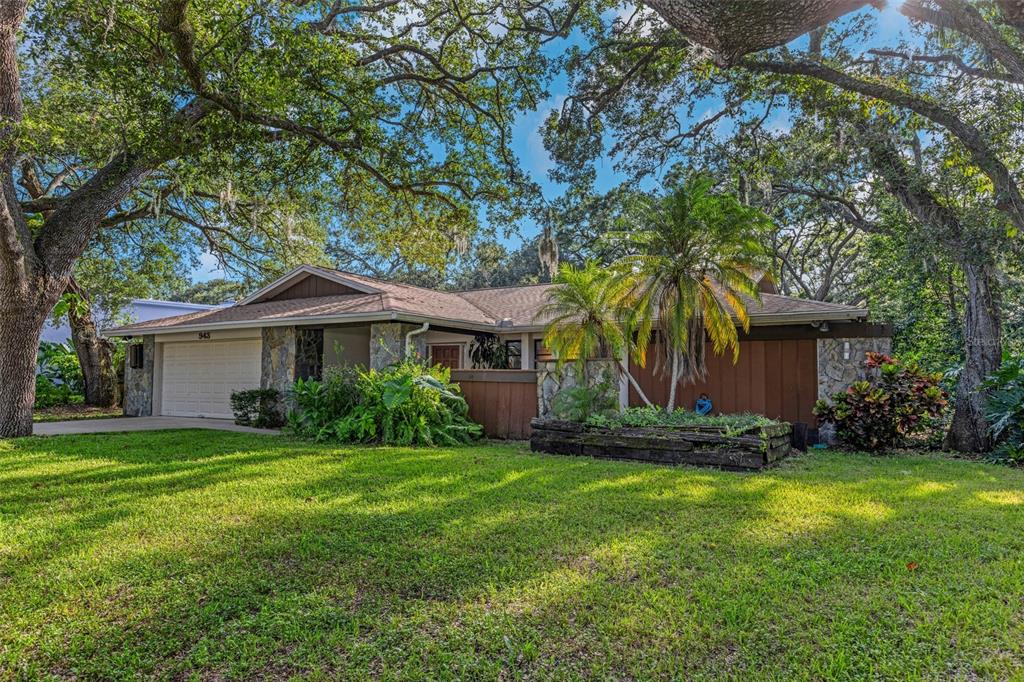 943 SPANISH OAKS BOULEVARD