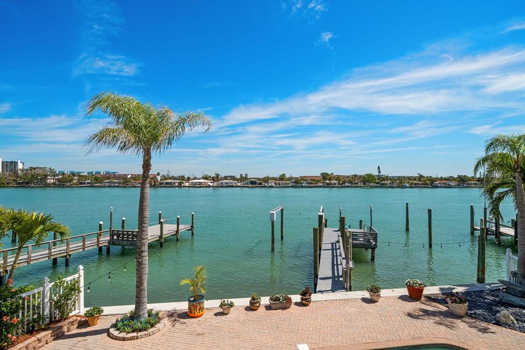 8685 E BAY DRIVE, TREASURE ISLAND, FL — photo 4 of 30