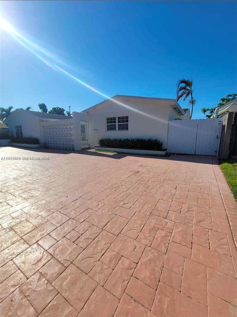 12305 SW 42nd St, Miami FL 33175