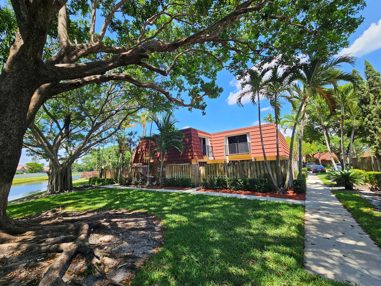 9982 NW 6th Court, Plantation FL 33324