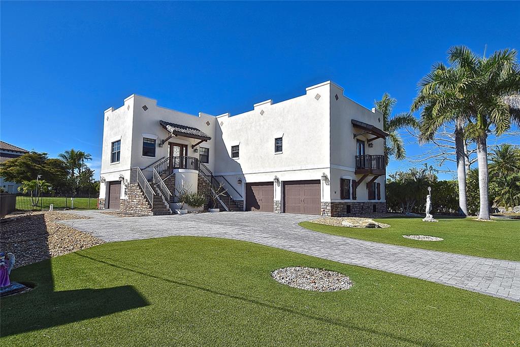 302 COLONIA LANE W